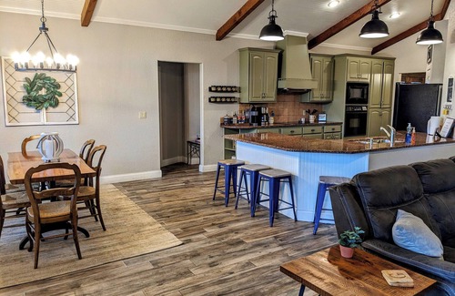 Marble Falls Casa | LBJ Open Water Home w / Dock de cuerda y muelle de 2 niveles