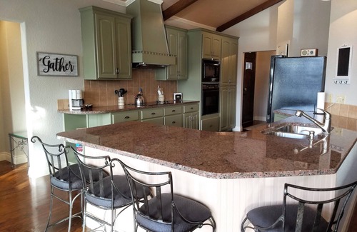 Marble Falls Casa | LBJ Open Water Home w / Dock de cuerda y muelle de 2 niveles