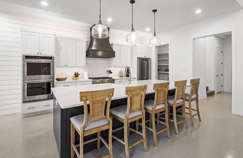 Kingsland Casa | LBJ Retreat - Luxurious Lake LBJ Waterfront - German Farmhouse Getaway