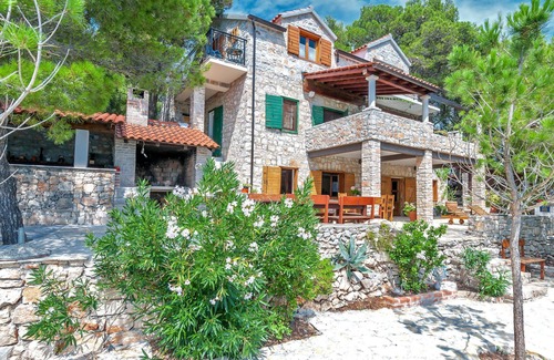 Cove Osibova (Milna) Casa | LCT Villa Mamako ****