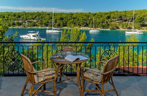 Cove Osibova (Milna) Casa | LCT Villa Mamako ****