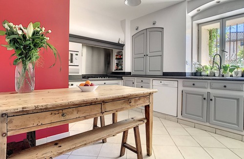 Pernes-les-Fontaines Casa | Le 115, air-conditioned town house with interior courtyard and swimming pool