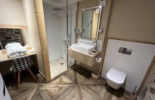 Langeac Hotel | Le 19 - Chapel Room 43m2 | Historic Center | Air Conditioning