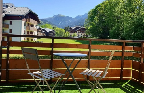 Bernex Apartamento | Le 211-skiing and hiking -laundry -parking.