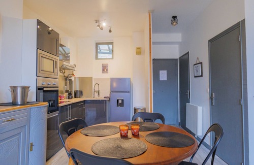 Saumur Apartamento | Le 5, Charming apartment, Saumur town center. View of St Peter's Square and Church