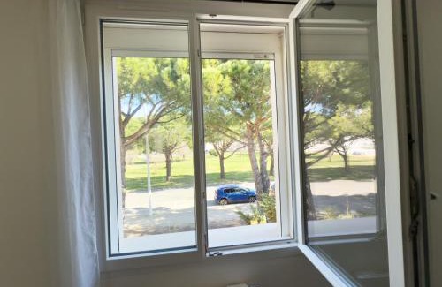 Port-Saint-Louis-du-Rhone Apartamento | Le Balcon du Ponant 2 bedrooms with terrace park view