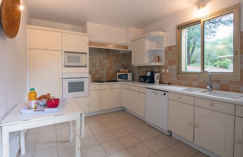 Besse-sur-Issole Casa | Le Bastidon by Interhome
