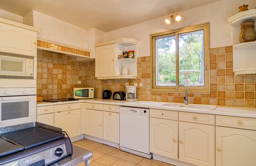 Besse-sur-Issole Casa | Le Bastidon by Interhome