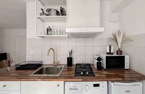 Blois Apartamento | Le Beauvoir: 18th Century Arty Refuge