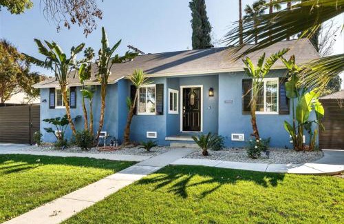 Canoga Park Casa | Le Bleu House - Newly Designed 3BR HOUSE & POOL by Topanga