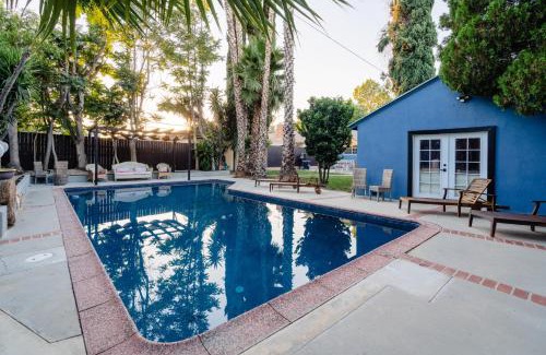 Canoga Park Casa | Le Bleu House - Newly Designed 3BR HOUSE & POOL by Topanga