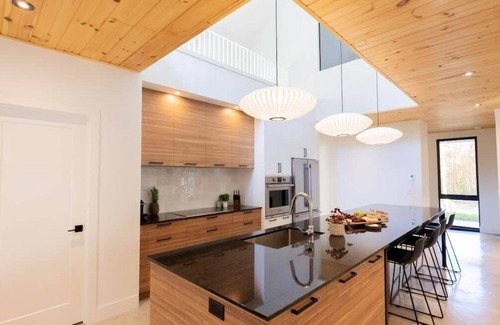 Eastman Chalet De Esquí | Le Bois Debout - Lake & Trails at the Vertendre