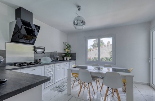 Nans-les-Pins Apartamento | Le Bonheur d'Accueillir - Apt de 120 m2 avec jardin