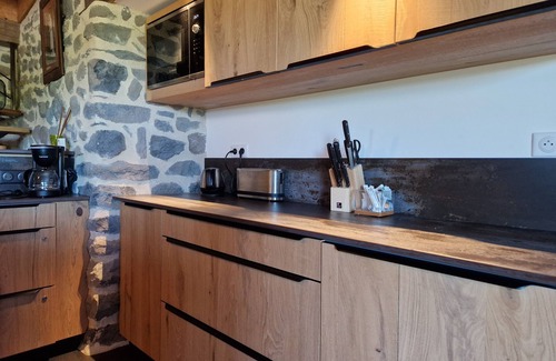 Laguiole Chalet De Esquí | Le Buron de Laguiole, peaceful setting on the Aubrac plateau, near Laguiole