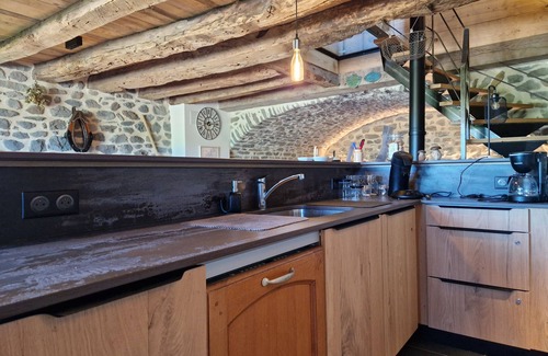 Laguiole Chalet De Esquí | Le Buron de Laguiole, peaceful setting on the Aubrac plateau, near Laguiole