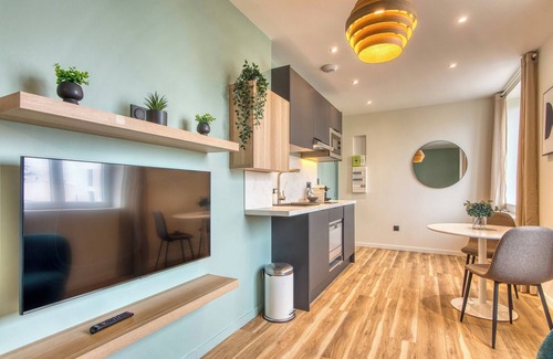 5th Arrondissement Apartamento | Le Cèdre Bleu - Bel appart climatisé quartier point du jour Lyon 5