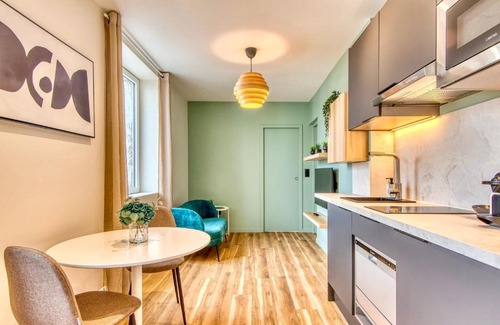 5th Arrondissement Apartamento | Le Cèdre Bleu - Bel appart climatisé quartier point du jour Lyon 5