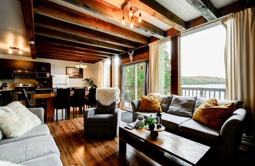 Sainte-Lucie-des-Laurentides Casa | Le Château : Waterfront, Beach, BBQ