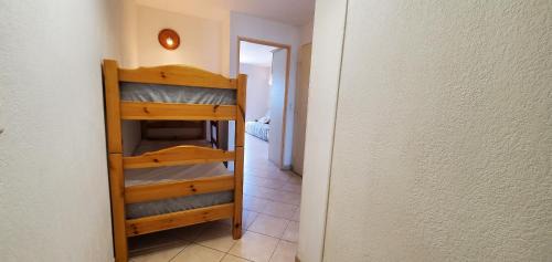 Frejus Port Apartamento | LE CAPITOLE Vue mer Studio cabine 27m2 les pieds dans leau 2 adultes 2 enfants clim et garage