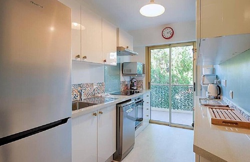California - Pezou Apartamento | Le Cardiff avec grand balcon, piscine et parking