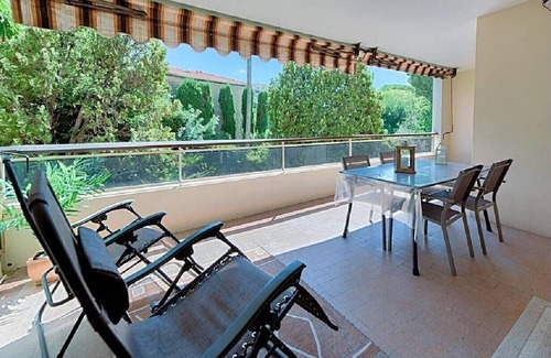 California - Pezou Apartamento | Le Cardiff avec grand balcon, piscine et parking