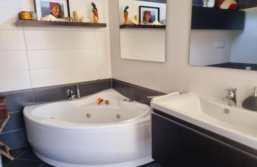 Sorisole Casa | -Le Carillon- Jacuzzi Suite Privé close to Bergamo