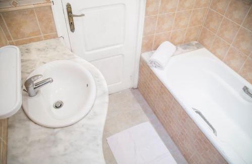 Sidi Dhrif Apartamento | Le Centre-Ville: Très chic appartement à la Marsa