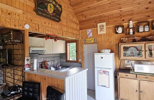 Ebreuil Chalet De Esquí | Le Chalet Fiolant: cosy wooden chalet for 6/8 people on the banks of the Sioule river