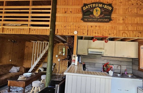 Ebreuil Chalet De Esquí | Le Chalet Fiolant: cosy wooden chalet for 6/8 people on the banks of the Sioule river