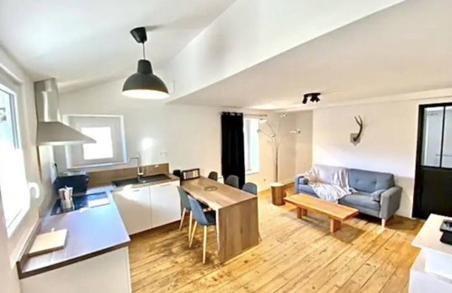 Savignac-les-Ormeaux Apartamento | Le chalet - 5-person apartment with parking