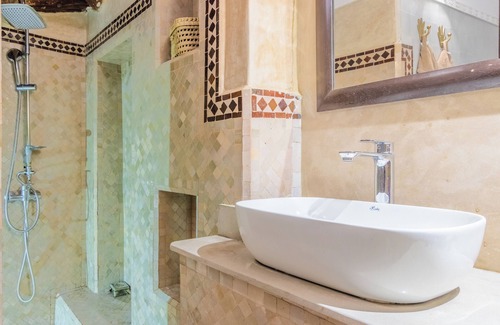 Mouassine Casa | Le Charme et la Tradition de Marrakech au Riad Swaka