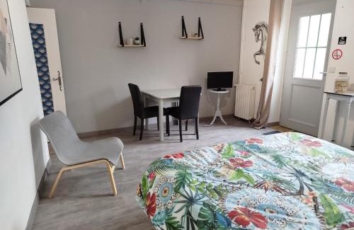 Carrouges Casa | Le cheval blanc