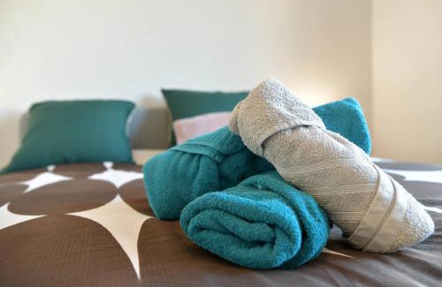 Saint-Fons Apartamento | Le Classic Chic - 20min de Lyon, Balcon Ensoleillé