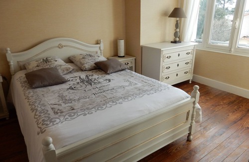 Romans-sur-Isere Cama Y Desayuno | Le Clos de Musset, 2 ch-tele-garden-parking - Nature in the city