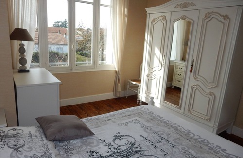 Romans-sur-Isere Cama Y Desayuno | Le Clos de Musset, 2 ch-tele-garden-parking - Nature in the city