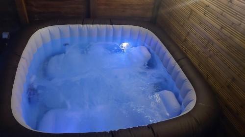 Bassillac and Auberoche Chalet De Esquí | le Clos des Golferies, chalet avec jacuzzi