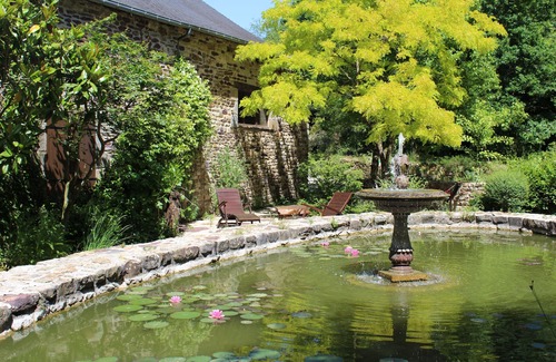 Mauron Casa | Le Clos Penguily alquila 2 casas en un parque arbolado cerrado