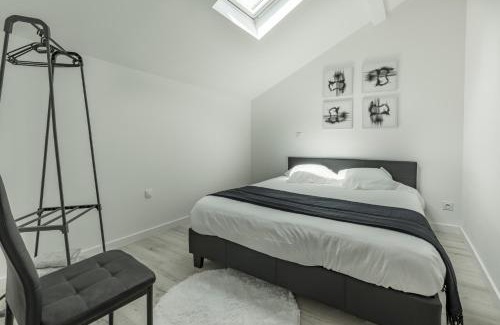 Castelsarrasin Apartamento | LE DALLAS - 1 chambre, 1 canapé-lit, 1er étage, parking, 10min Canal du Midi