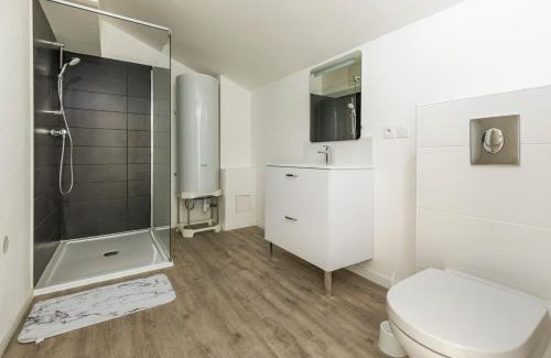 Castelsarrasin Apartamento | LE DALLAS - 1 chambre, 1 canapé-lit, 1er étage, parking, 10min Canal du Midi