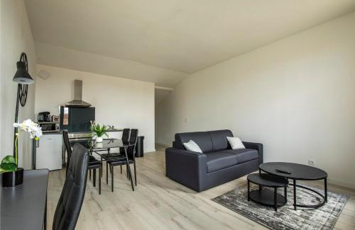 Castelsarrasin Apartamento | LE DALLAS - 1 chambre, 1 canapé-lit, 1er étage, parking, 10min Canal du Midi