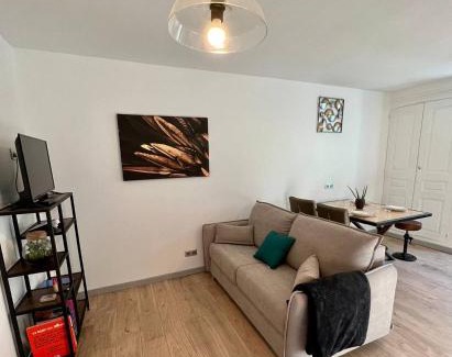 Bourgoin-Jallieu Apartamento | Le Dauphin, Proche gare, Wifi, Netflix