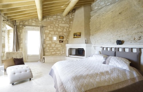 Les Baux-de-Provence Villa | Le Dernier Chateau - Architect's Stone Villa & Pool in Picturesque Les Baux-de-Provence, 5 Bedrooms