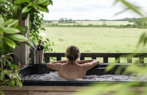 Jouey Hotel | Le Domaine des Prés Verts Suites & Chambres avec Jacuzzi Privatif