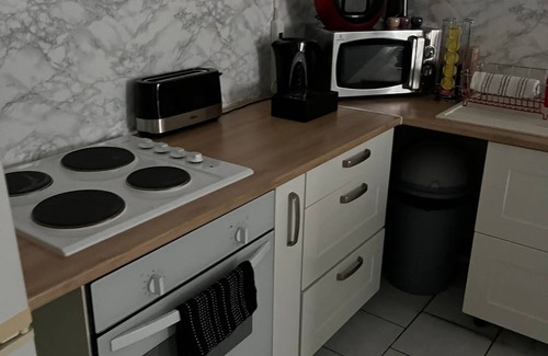 Anatole France Danton Condominio | Le Famillial near the station