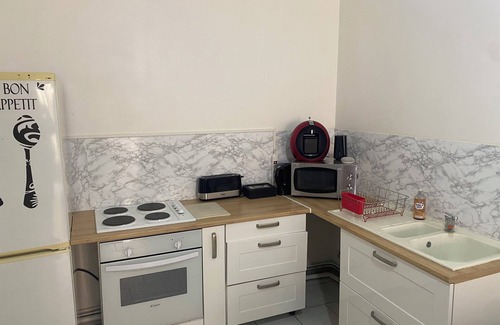 Anatole France Danton Condominio | Le Famillial near the station