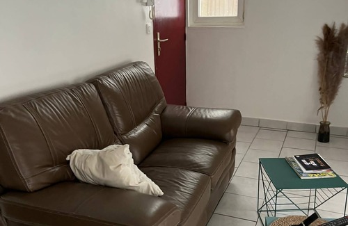 Anatole France Danton Condominio | Le Famillial near the station
