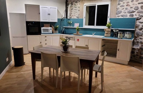 Rochessauve Apartamento | Le figuier" apartment nestled in greenery at the foot of the river