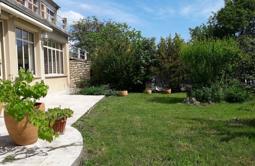 Forcalquier Apartamento | Le Fontauris, garden apartment for 4 people in the heart of Forcalquier