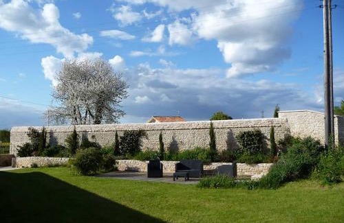 Saint-Georges-les-Baillargeaux Casa | Le Haut Fontaine : gîte 4/5 pers. ou site entier 9 pers