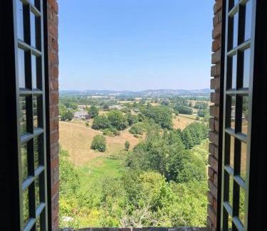 Sainte-Suzanne-and-Chammes Casa | Le gîte Passe-Muraille